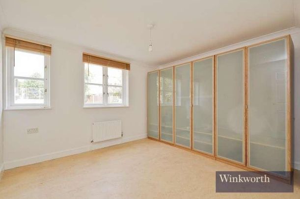 Brand Close, Finsbury, N4 - Photo 1