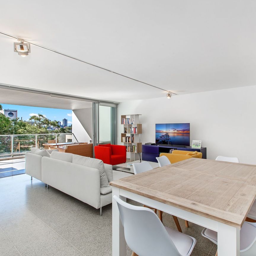 Furnished signature style in a prime lifestyle setting - Photo 1