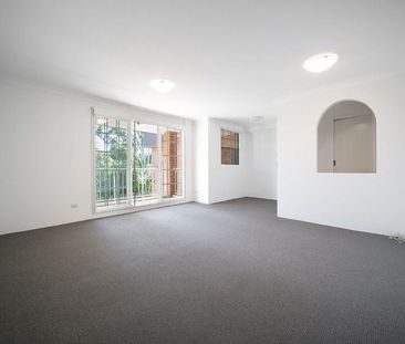 Light-Filled 2-Bedroom Apartment - Photo 6