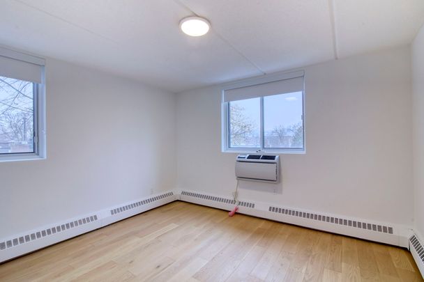 4800 Maisonneuve Blvd W - Photo 1