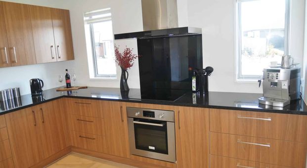 WIGRAM - EXECUTIVE 3 BEDROOM HOUSE, 2 X BATHROOMS - Photo 1