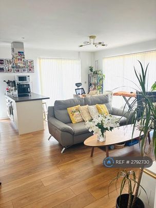 1 bedroom in a flat share to rent - Photo 1