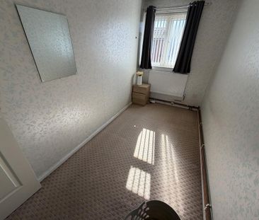 5 bedroom semi-detached house to rent - Photo 1