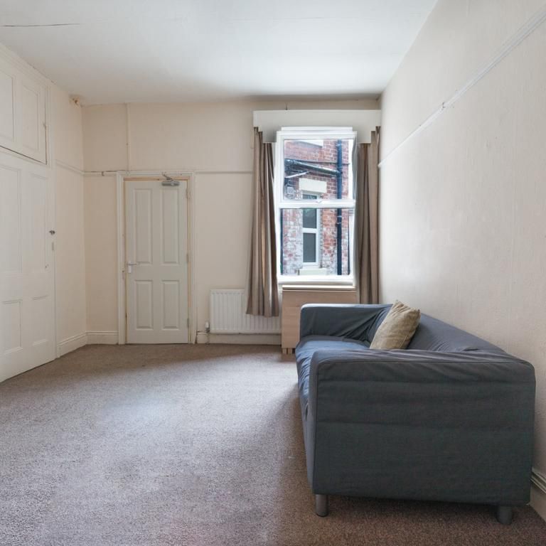 3 bedroom ground floor flat to rent - Photo 1