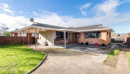 Larger than life - Photo 2