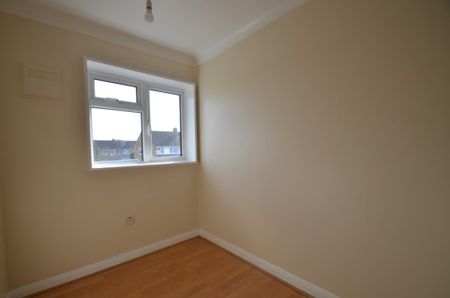 3 bedroom Property to rent - Photo 3