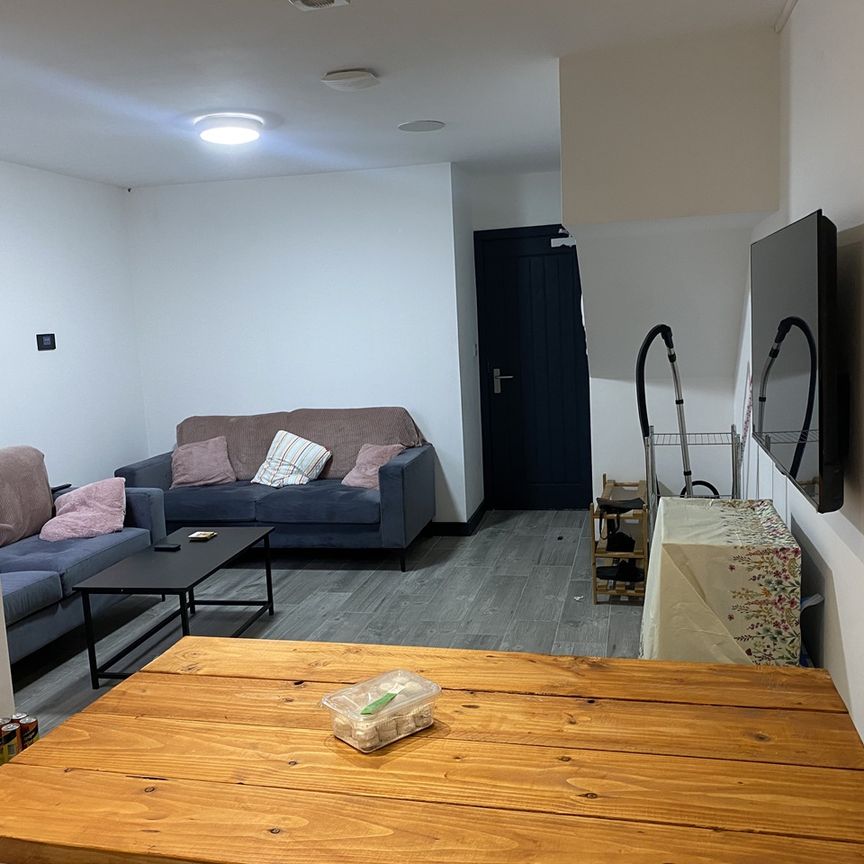 Room in a Shared House, Picton Road, L15 - Photo 1