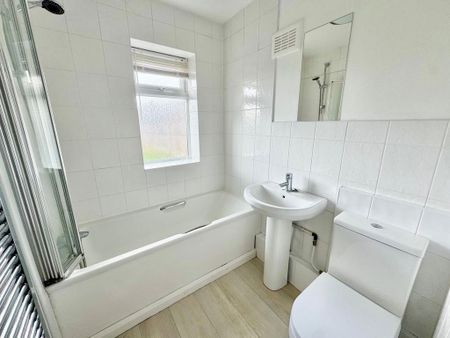 3 bedroom semi-detached house to rent - Photo 3