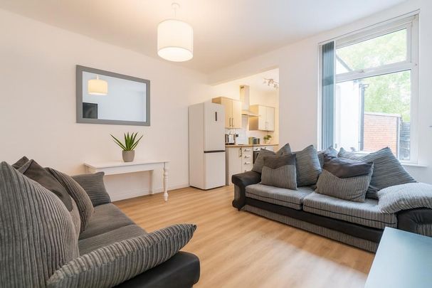 5 bedroom house to rent - Photo 1