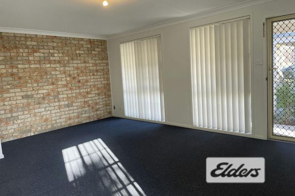 4 BEDROOM TOWNHOUSE - Photo 1