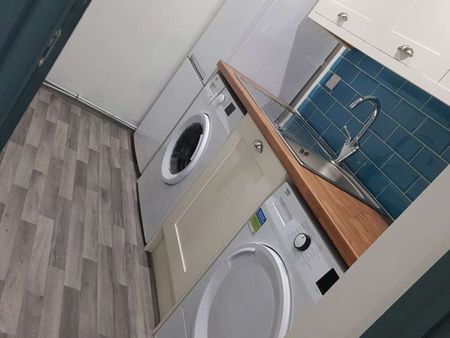 Town Centre Property Room 5 - Photo 5