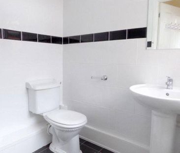 4 bedroom terraced house to rent - Photo 2