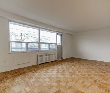 1833 & 1835 Bayview Ave. — Bachelor - Photo 2