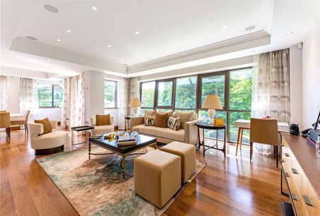 A superb penthouse apartment in Sunningdale. - Photo 3