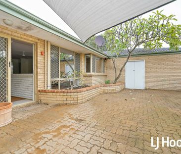 Large Family Home Situated on a huge 1,053m2 block - Photo 1