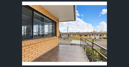 BRIGHT AIR-CONDITIONED UNIT IN SOUGHT AFTER BEACHSIDE LOCATION - Photo 5