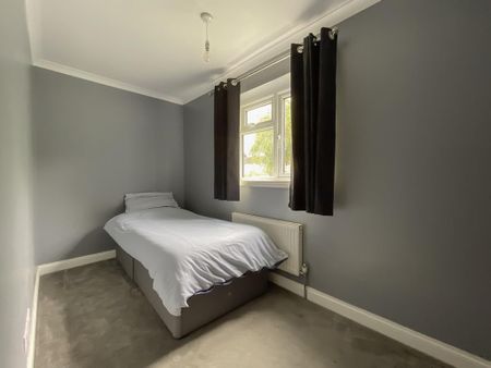 4 bedroom end of terrace house to rent - Photo 4