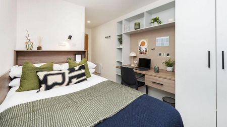 1 bedroom in a flat share to rent - Photo 2