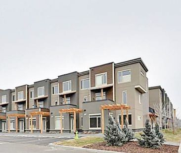 2 Bedroom + Bonus Townhouse For Rent In Wentworth. Heat & Water Inc... - Photo 2