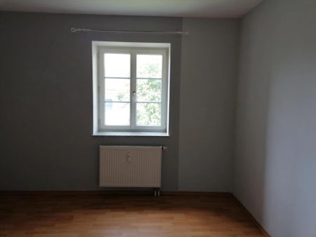 Freundliche 2-Zimmer-Wohnung mit möblierter Küche und Balkon in guter Wohnlage in Obernberg - Foto 4