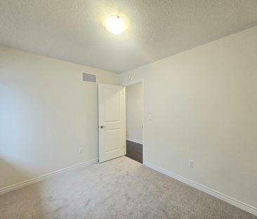 For Lease - 31 Phoenix Boulevard, Barrie, Ontario - Photo 6