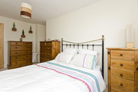 Campbell Road, E3 - Photo 4