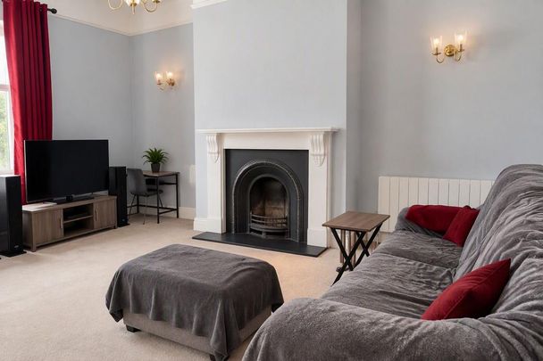 2 bedroom flat to rent - Photo 1