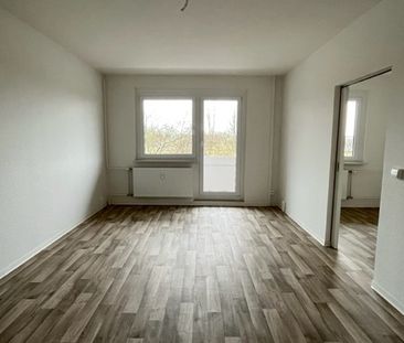 Mit WBS - Schöne 2 Raum-Wohnung mit Balkon und Badewanne - Foto 1
