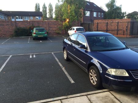 2 bedroom flat to rent - Photo 2