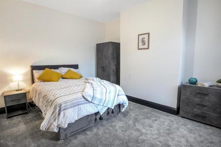 1 bedroom in a house share to rent - Photo 4