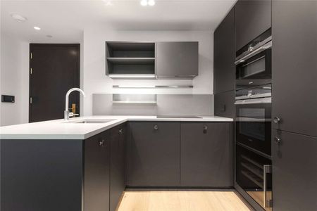 Fifth floor studio apartment in Fenwick House, part of the highly desirable Barts Square. - Photo 3