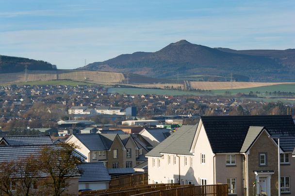 Recently Refurbished 3 Bed, End Terraced Villa with Fully Enclosed Rear Garden in the Town of Inverurie - Photo 1