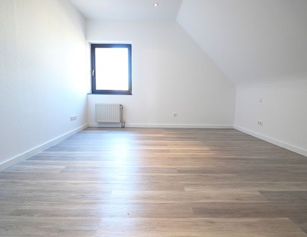 Krefeld-Fischeln: Moderne, sanierte 3,5 Zimmerwohnung mit Dachterrasse - Photo 1