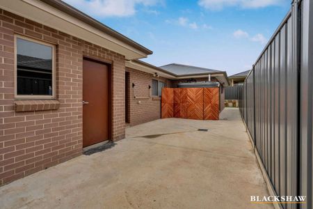 Spacious two bedroom home - Enter via side gate - Photo 3