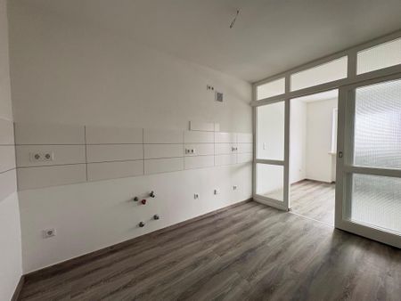 Renovierte 3-ZKB-Wohnung im Hochhaus im Europaviertel zu vermieten! - Foto 4