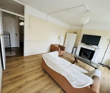 3 bedroom apartment to rent - Photo 2