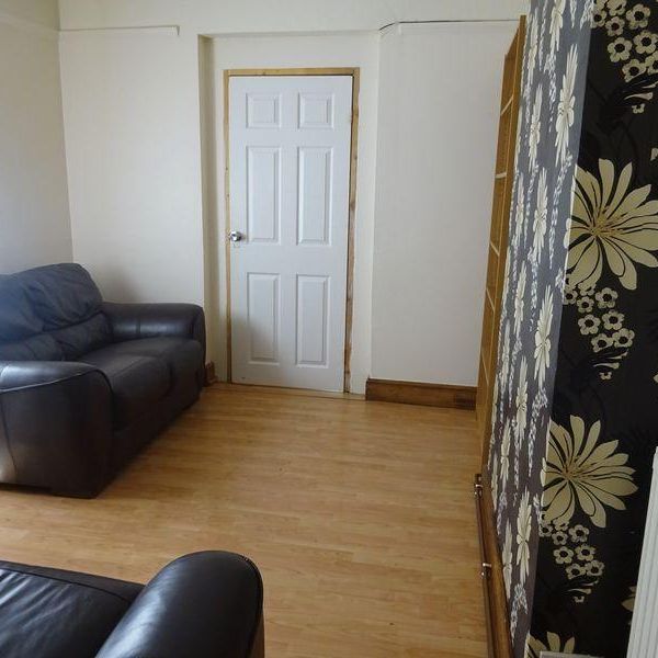 5 bedroom semi-detached house to rent - Photo 1