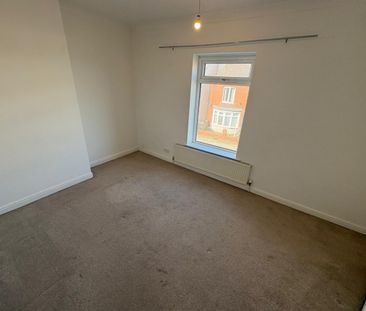 2 bed Terraced - To Let - Photo 6