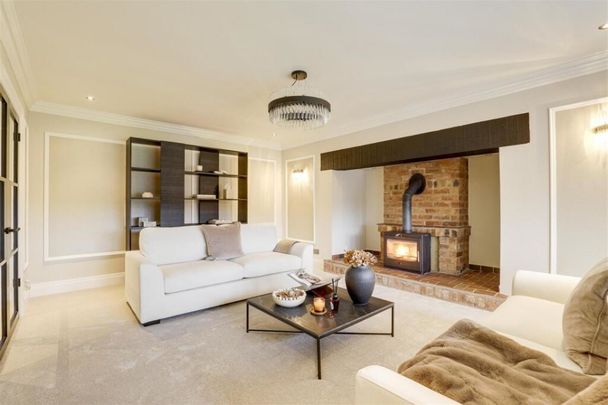 5 bedroom Detached house to rent - Photo 1