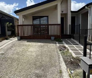 Modern 3 Bedroom Home – Comfort, Style & Convenience - Photo 1