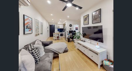 Stylish Ground Floor Apartment in Prime Inner-City Location - Photo 2