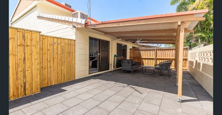 Beautifully Presented & Fully Furnished Townhouse! - Photo 5