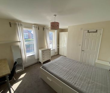 College Road, Reading - Photo 1