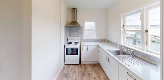 Castlecliff - 2 Bedrooms - Photo 2