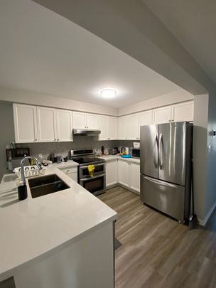 Three bedroom detached home for rent Bowmanville - Photo 1