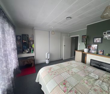 3 Bedroom - Bridge Street - Photo 2