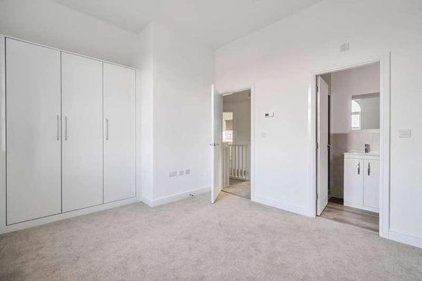 Taylor Lane, Preston, PR4 - Photo 1