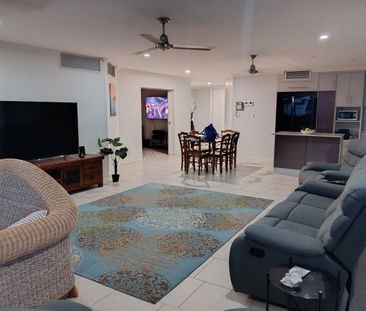 Large open plan apartment fully furnished. - Photo 2