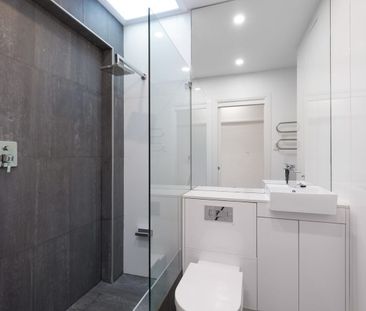 Charming Cottage in Convenient Location - Photo 5