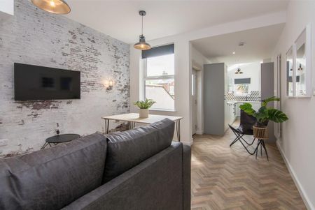 5 bedroom house to rent - Photo 2